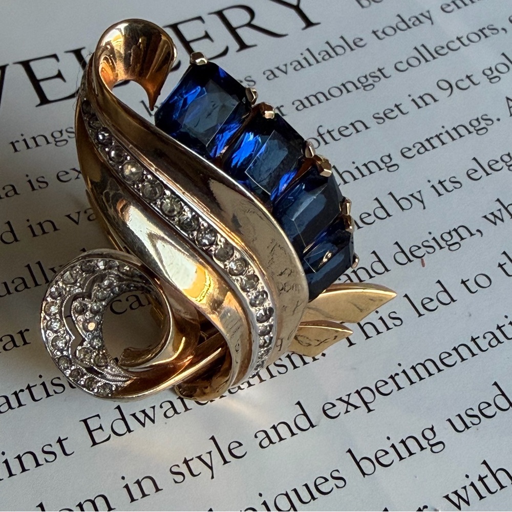 MAZER | Vintage Crystal Pave Blue Glass Sapphire Baguettes Deco Fur Clip